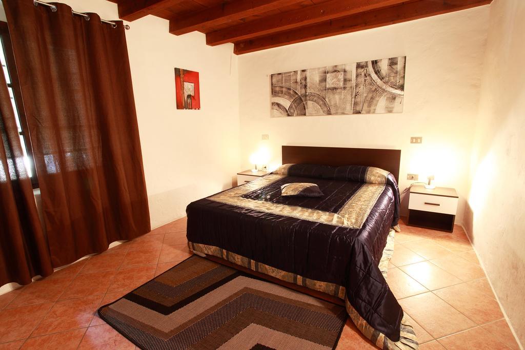 Agriturismo Licensi Del Bresa Villa Monzambano Room photo
