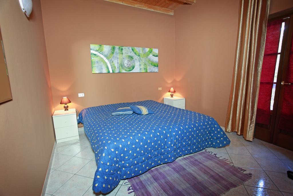 Agriturismo Licensi Del Bresa Villa Monzambano Room photo