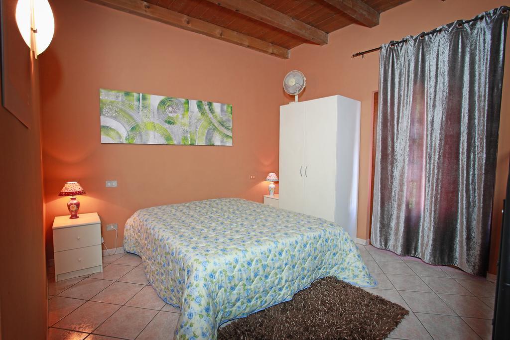 Agriturismo Licensi Del Bresa Villa Monzambano Room photo