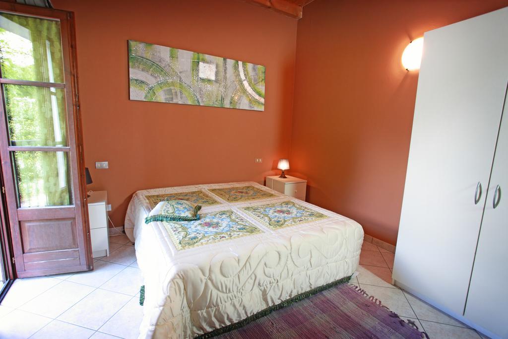Agriturismo Licensi Del Bresa Villa Monzambano Room photo